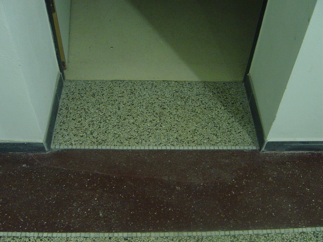 Terrazzo Detail nachher hochglanz