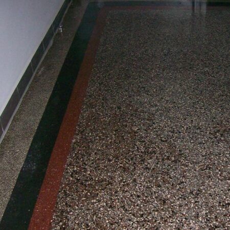Terrazzo-Boden nachher - professionell gereinigt und glänzend