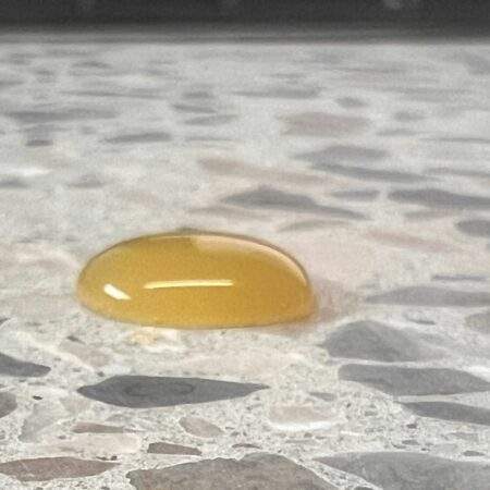 Imprägnierung-Test: Wassertropfen perlt auf imprägniertem Naturstein ab