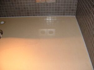 Kalkstein Waschtisch nachher - professionell gereinigt