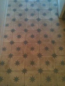 Zementfliesen vor der Reinigung